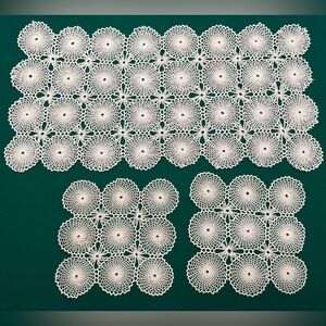 ❤️Vintage handmade White Crochet Table Runner 💕